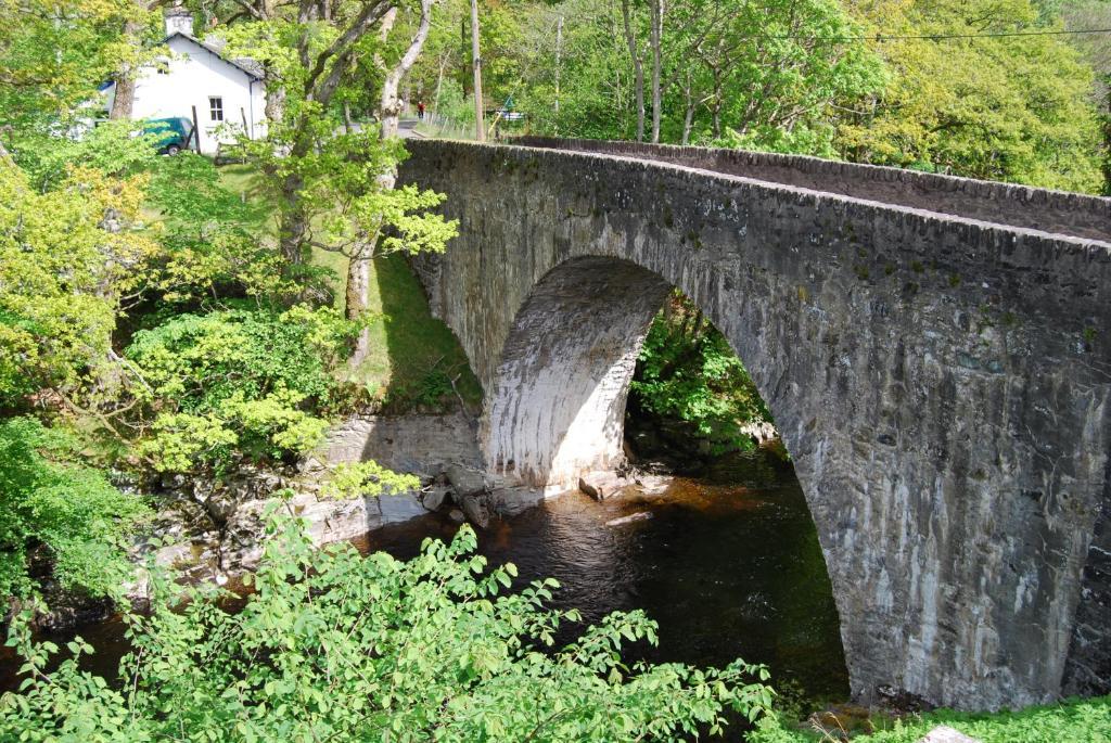 The Bridge Of Lochay Hotel Killin Bagian luar foto